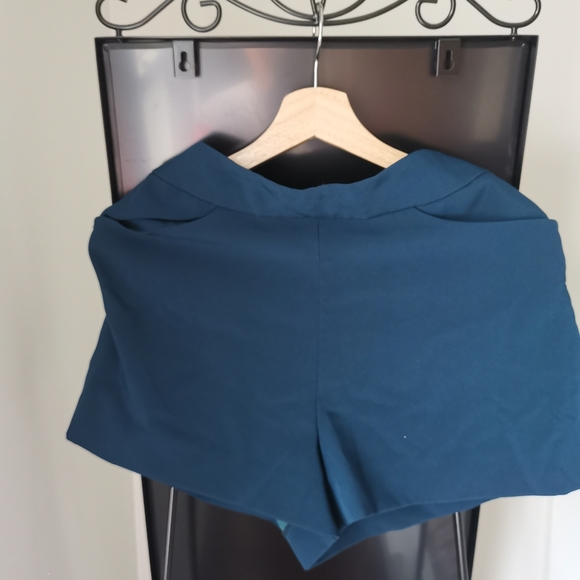 Zara navy/greenish short - Picture 2 of 2